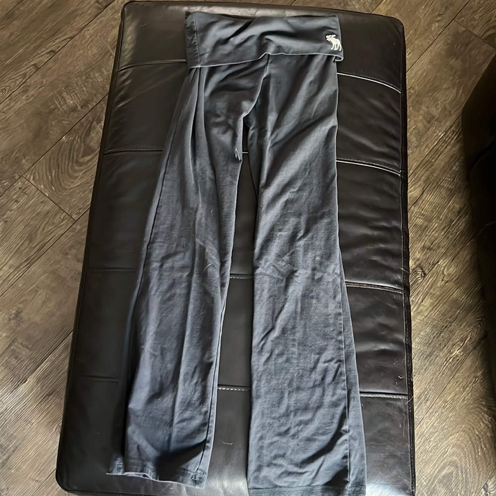 Abercrombie Sweats with Logo on the back (XS)